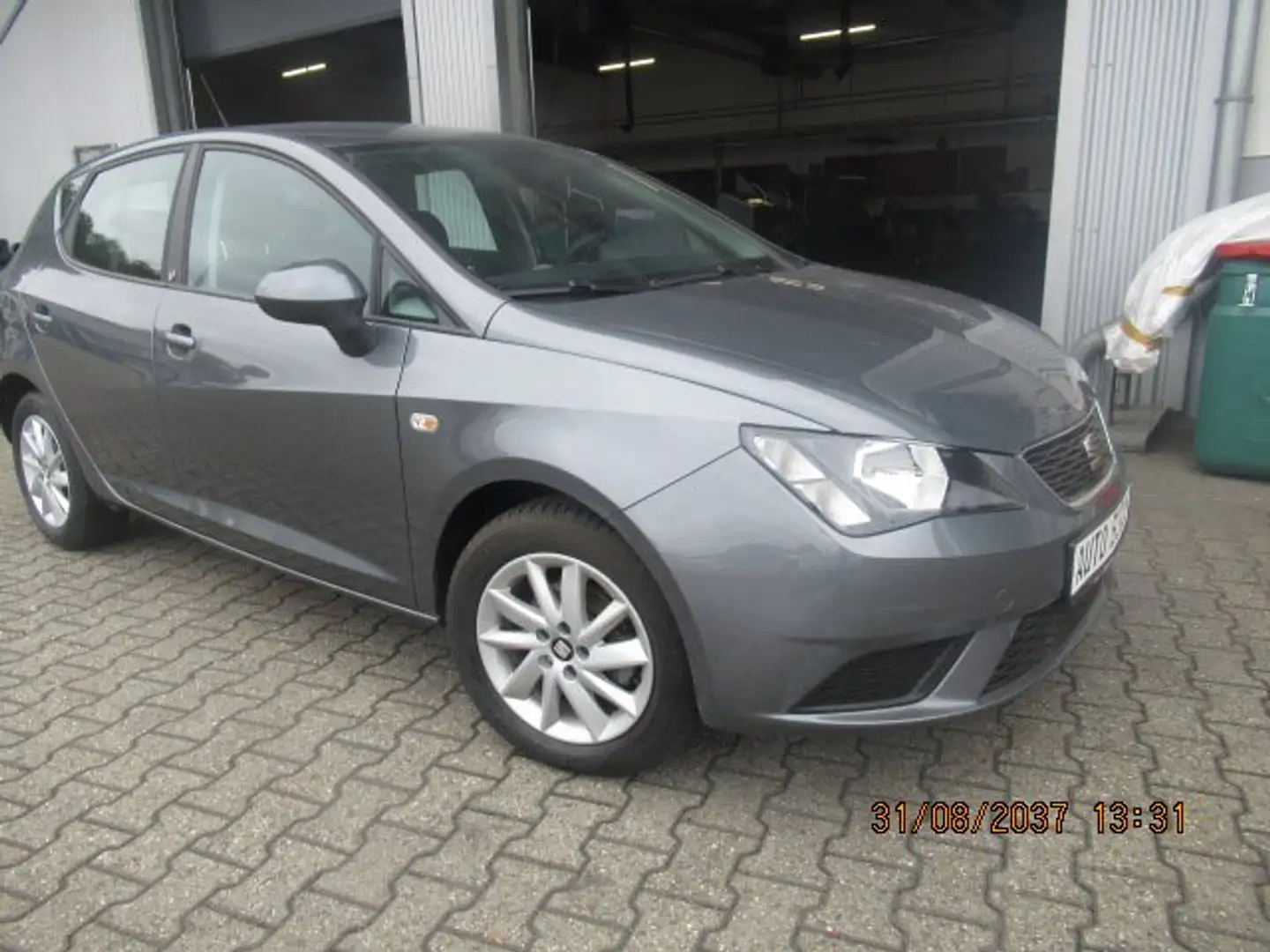 SEAT Ibiza Reference Grau - 2