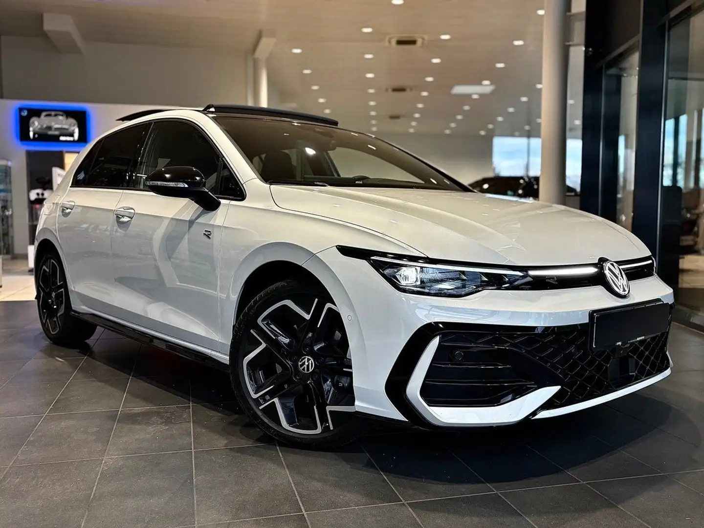 Volkswagen Golf 8 R-line - phase 2 - 2.0 TDI 150CH - DSG7 Weiß - 1