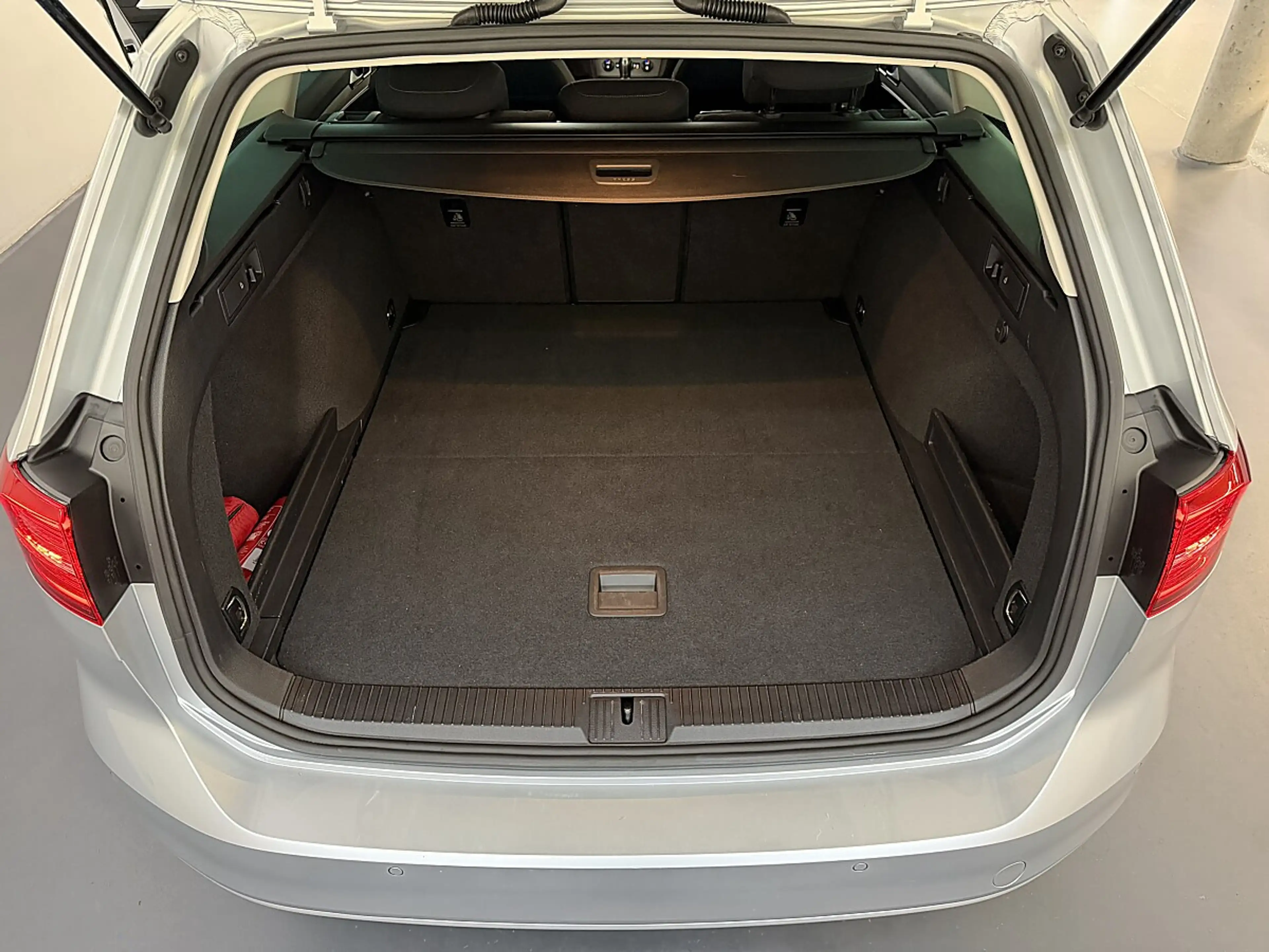 Volkswagen Passat Variant 1,6TDI DSG *LED*NAVI*ACC*Sitzheizung*Getönte Sc... — photo 14
