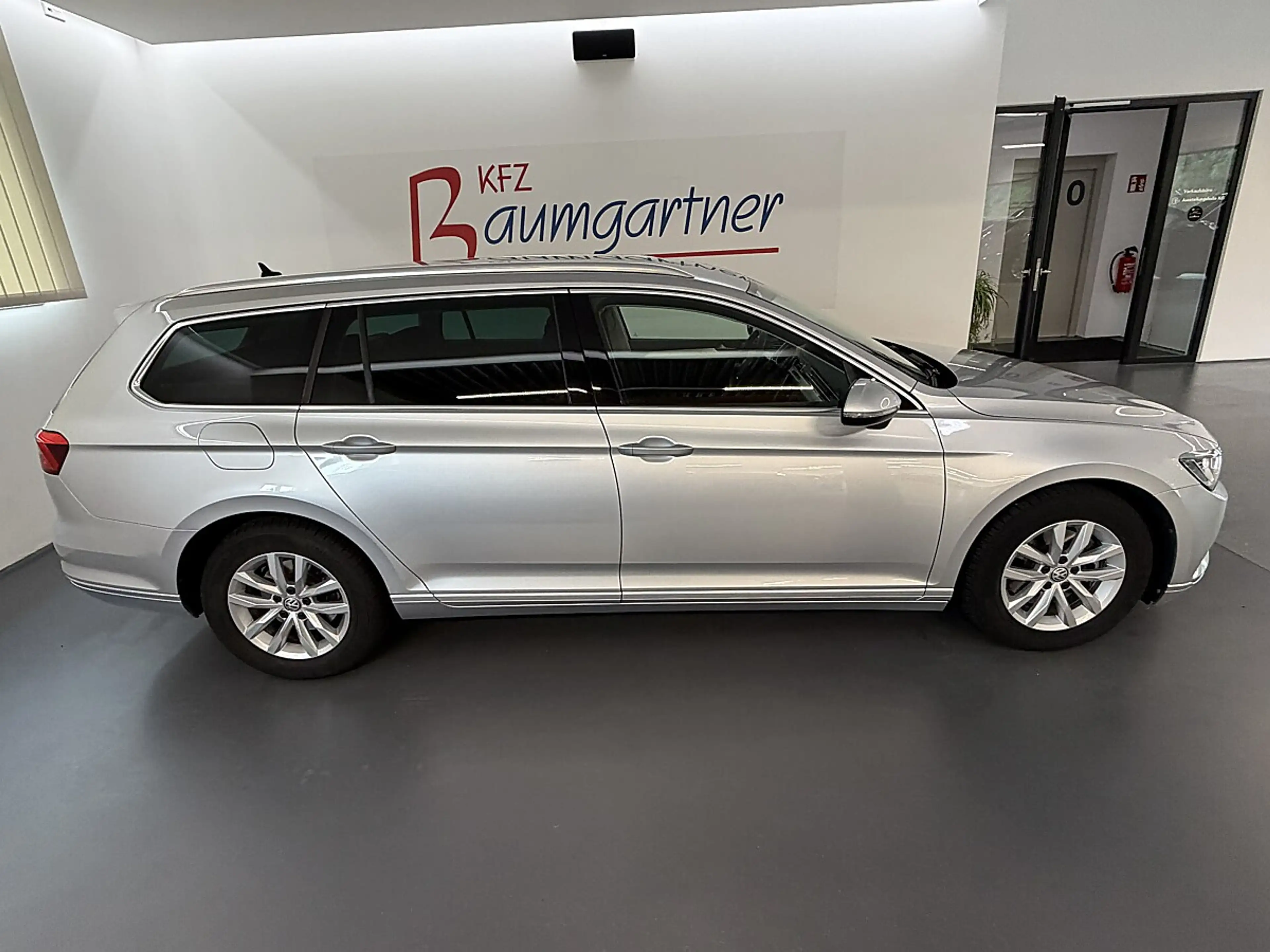 Volkswagen Passat Variant 1,6TDI DSG *LED*NAVI*ACC*Sitzheizung*Getönte Sc... — photo 3