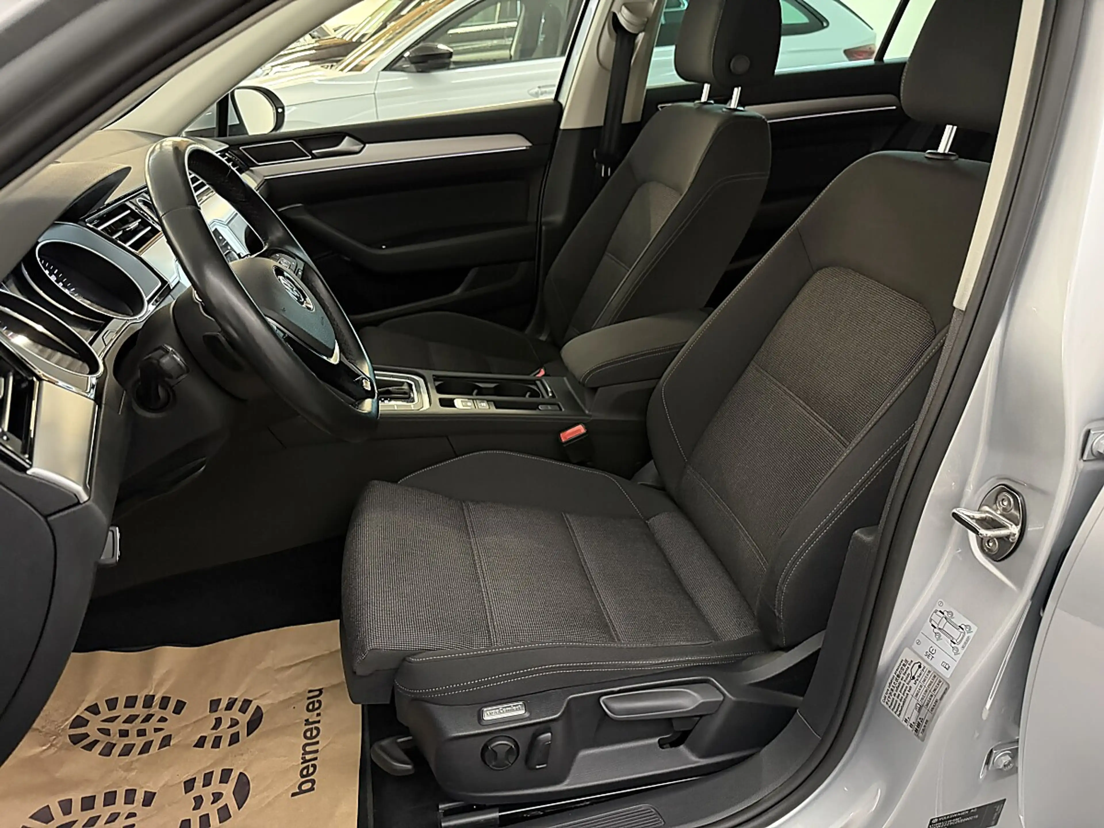 Volkswagen Passat Variant 1,6TDI DSG *LED*NAVI*ACC*Sitzheizung*Getönte Sc... — photo 12