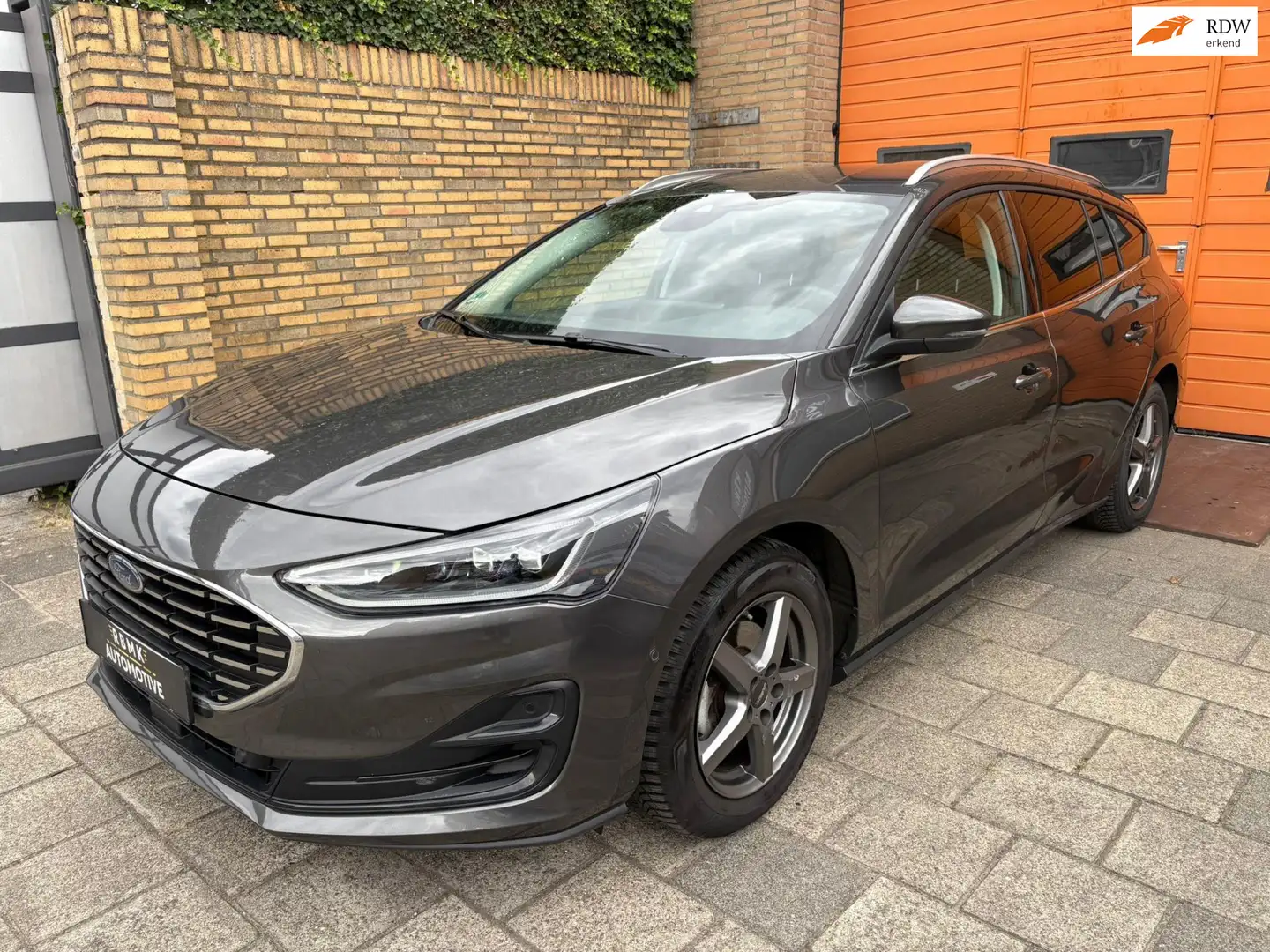 Ford Focus Wagon 1.0 EcoBoost Hybrid Active Style Grau - 1