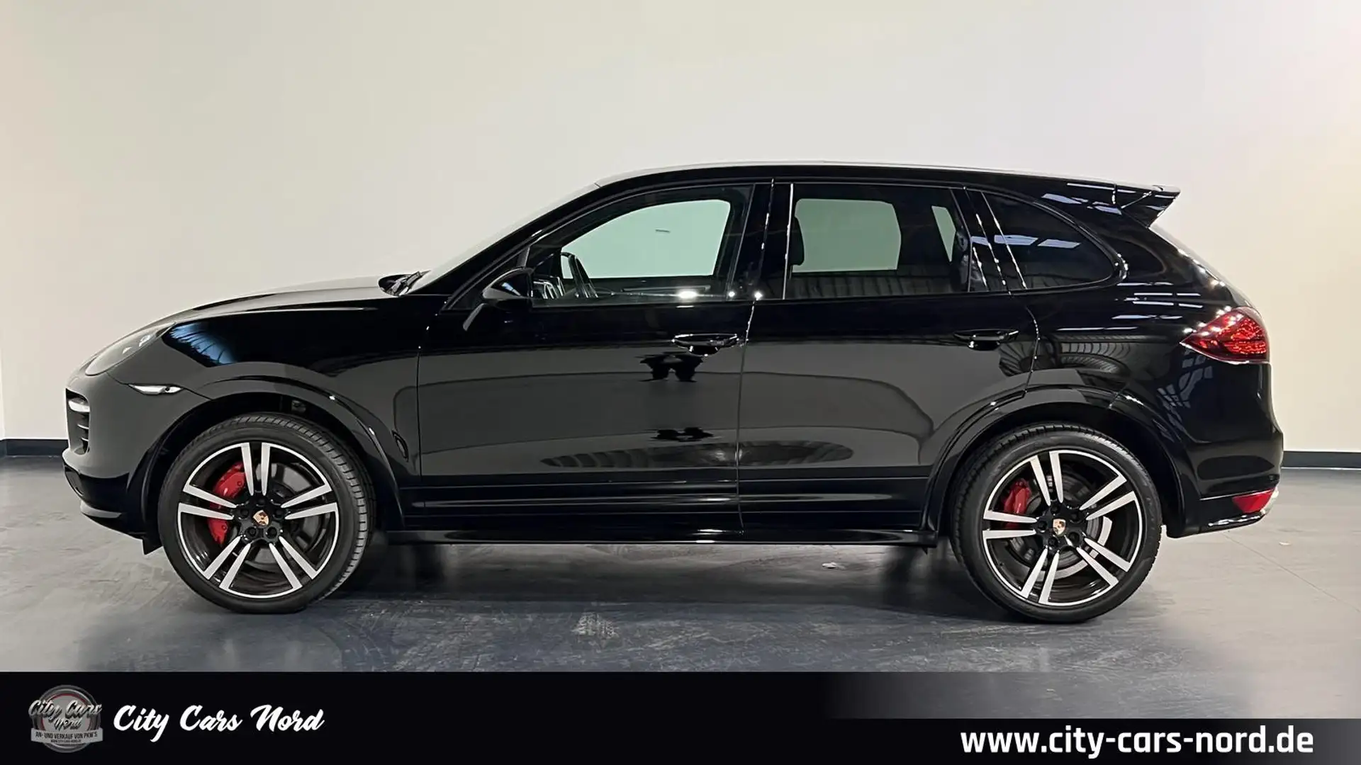 Porsche Cayenne Turbo S 4.8-PANO-KAM-ACC-BOSE-CARBON Noir - 2