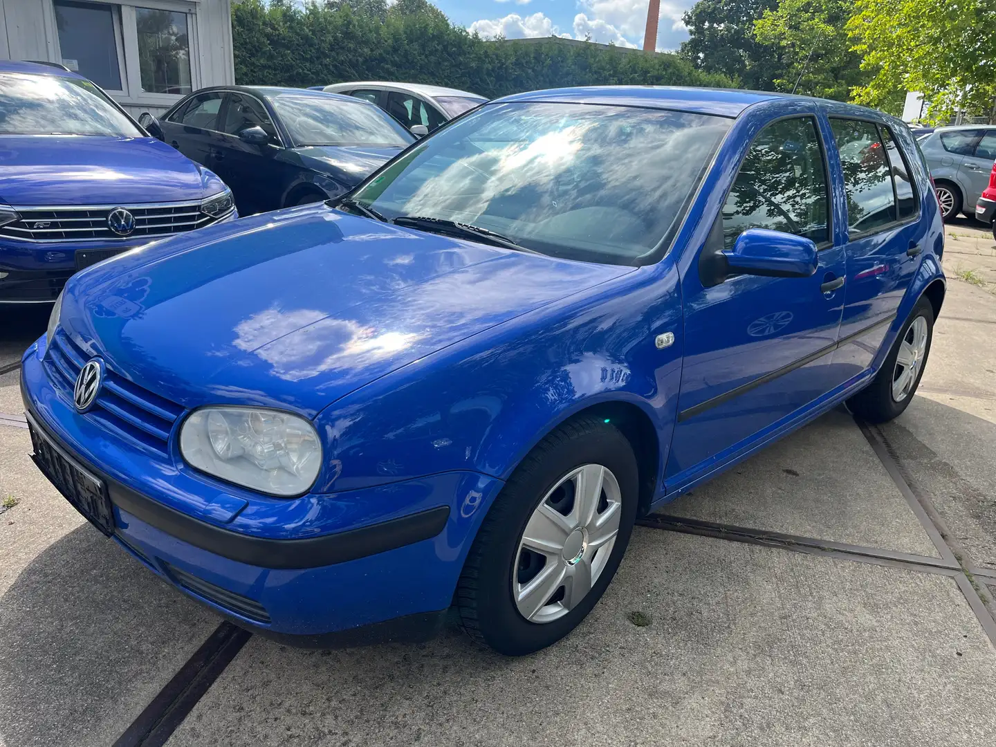 Volkswagen Golf 4 IV 1.6 FSI Special 1.Hand *Tüv 02/2027* Blau - 1