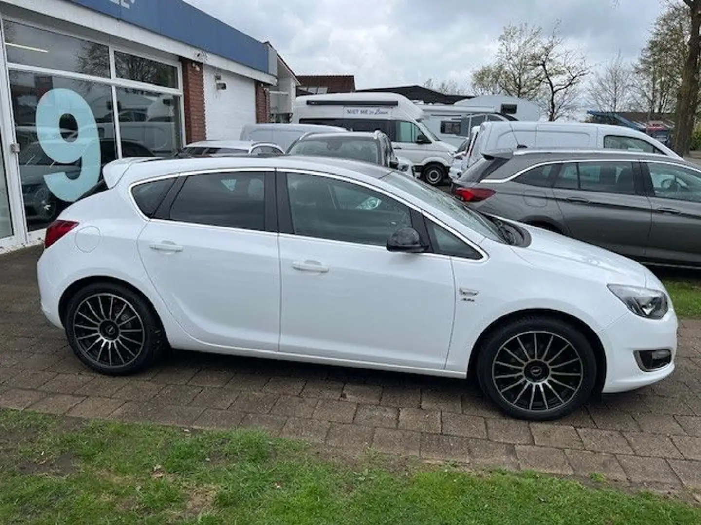 Opel Astra J Lim. 5-trg. Active Navi 18" SHZ PDC AHK Fehér - 2