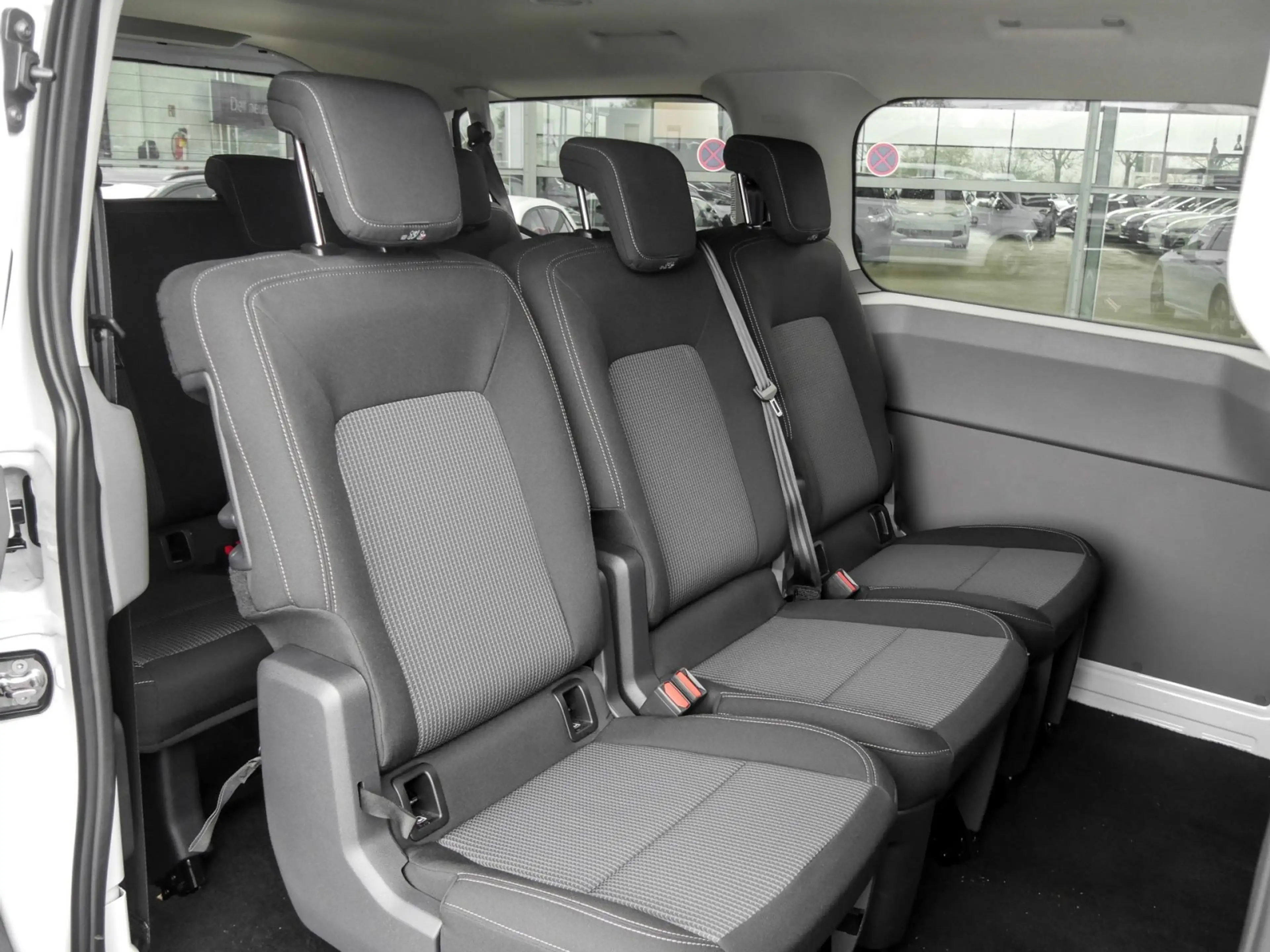 Volkswagen T7 Kombi 2.0 TDI Autom. IQ.Light AppC. ACC 9-Sitzer — photo 5