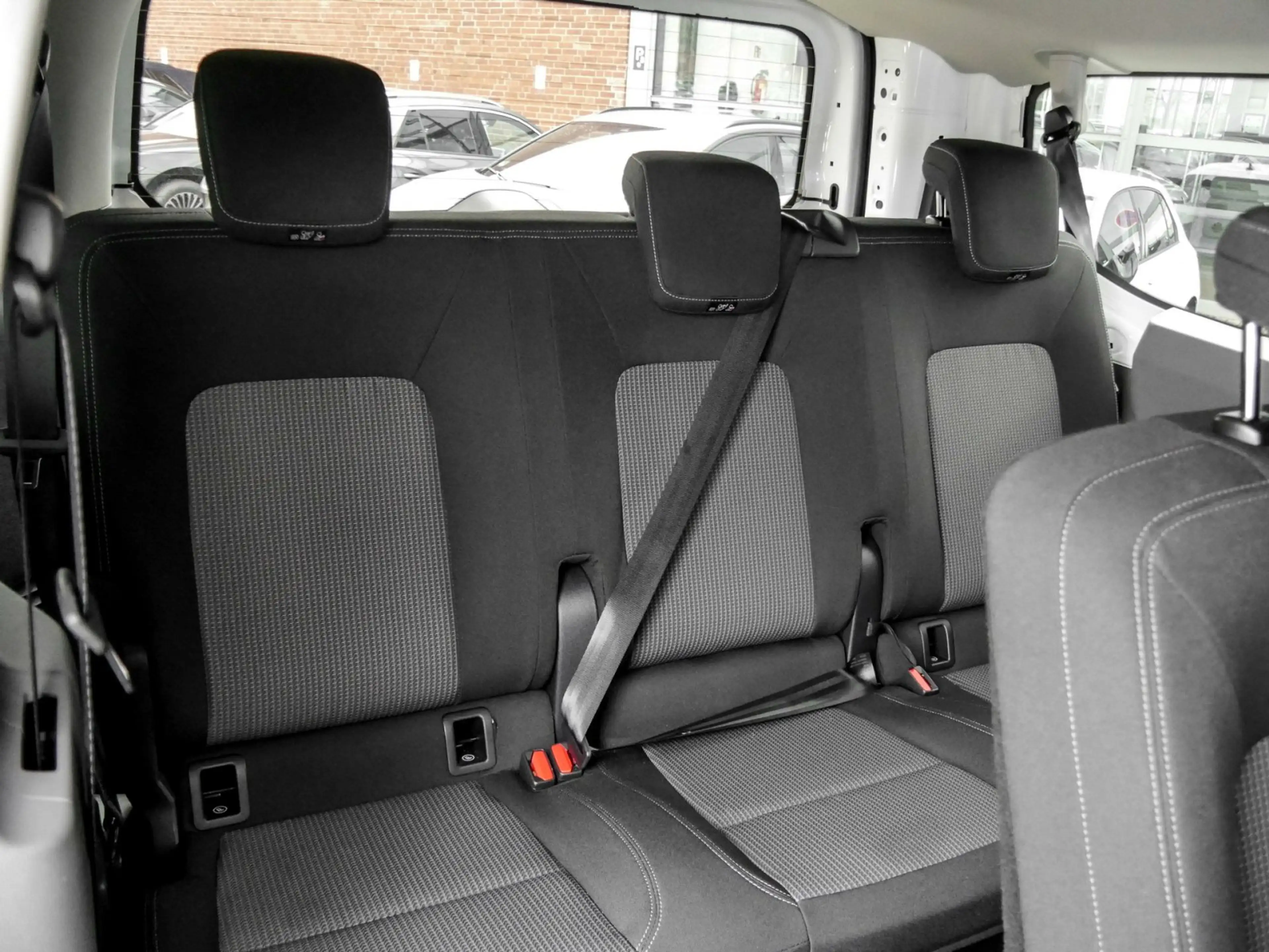 Volkswagen T7 Kombi 2.0 TDI Autom. IQ.Light AppC. ACC 9-Sitzer — photo 12