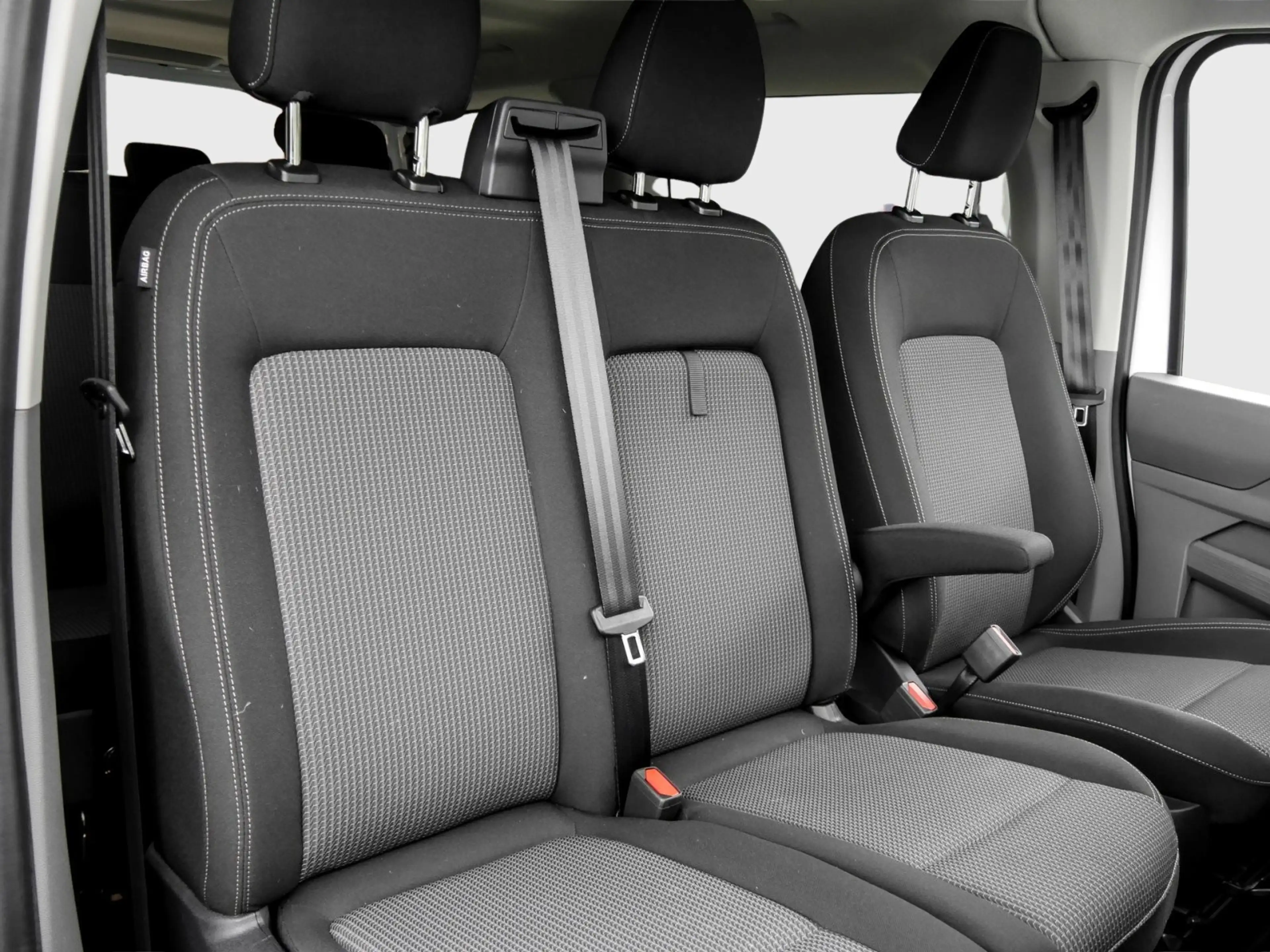 Volkswagen T7 Kombi 2.0 TDI Autom. IQ.Light AppC. ACC 9-Sitzer — photo 4