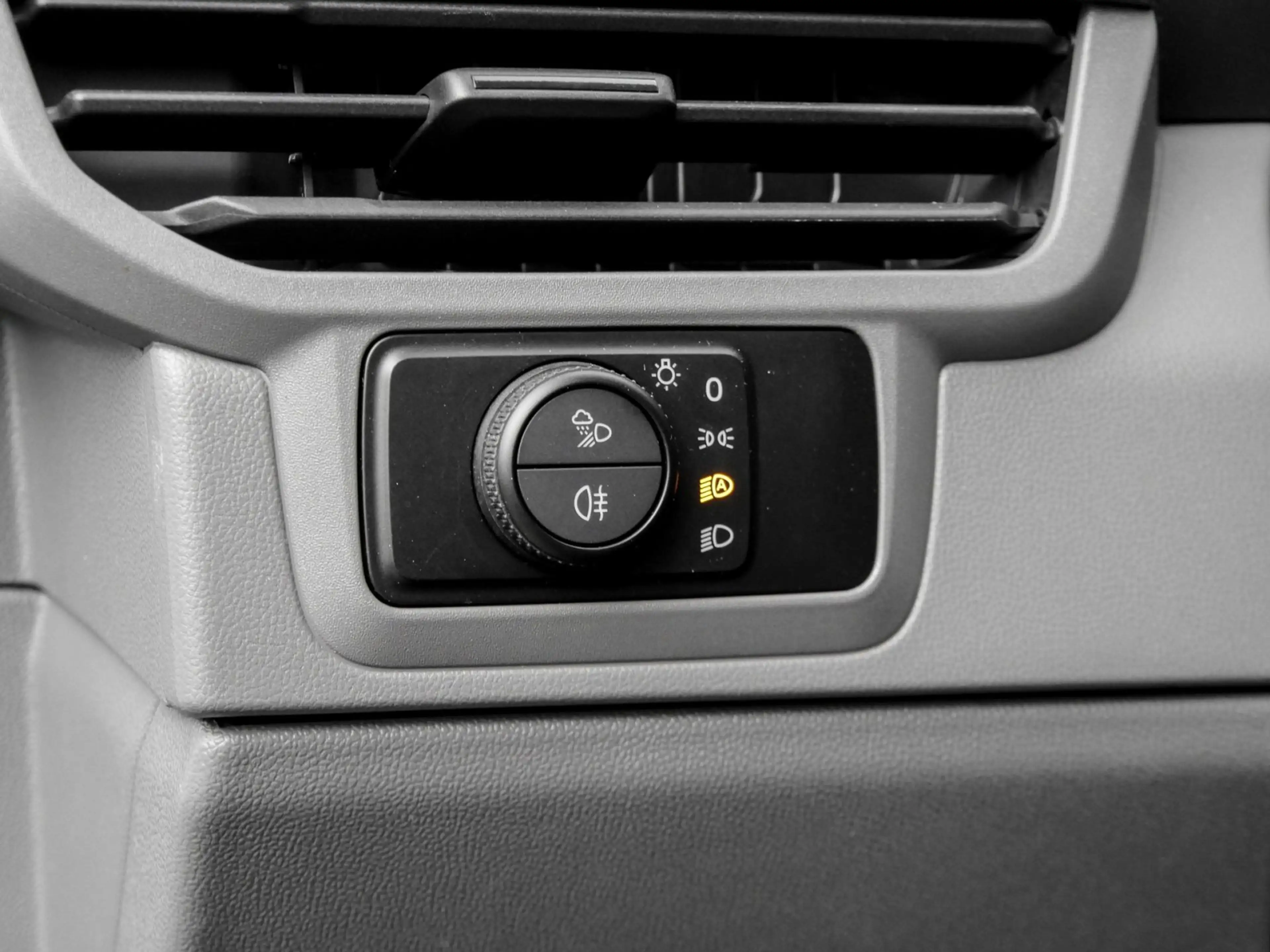 Volkswagen T7 Kombi 2.0 TDI Autom. IQ.Light AppC. ACC 9-Sitzer — photo 14