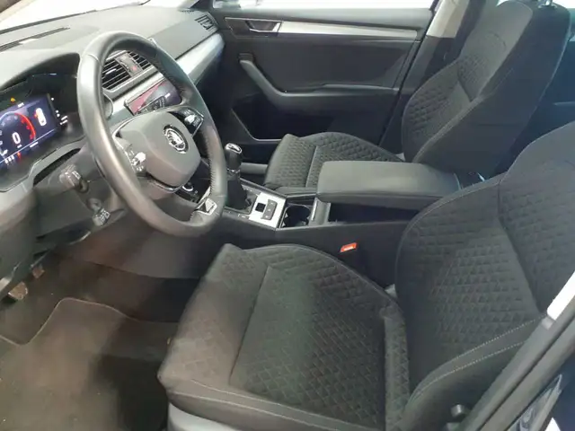 Skoda Superb view 3