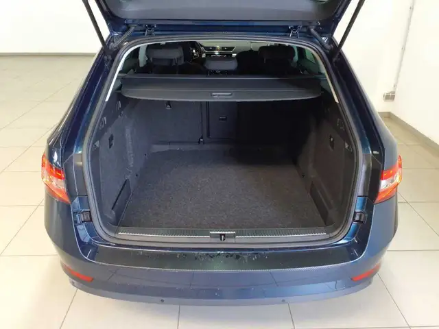 Skoda Superb view 9