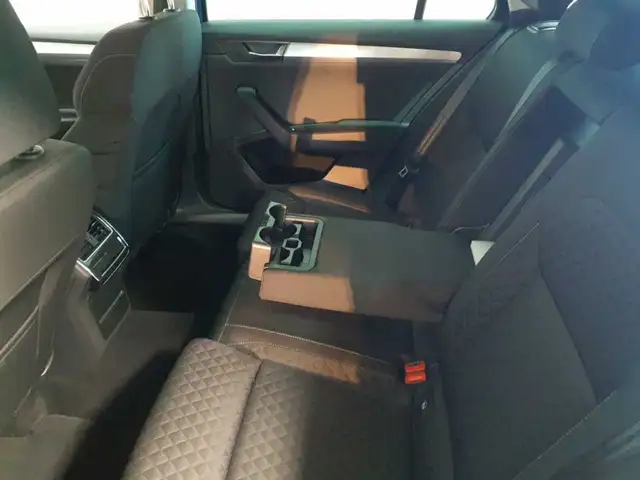 Skoda Superb view 7