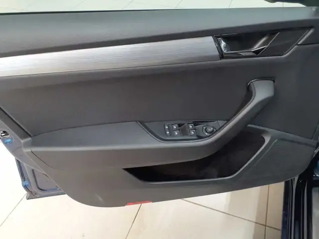 Skoda Superb view 4
