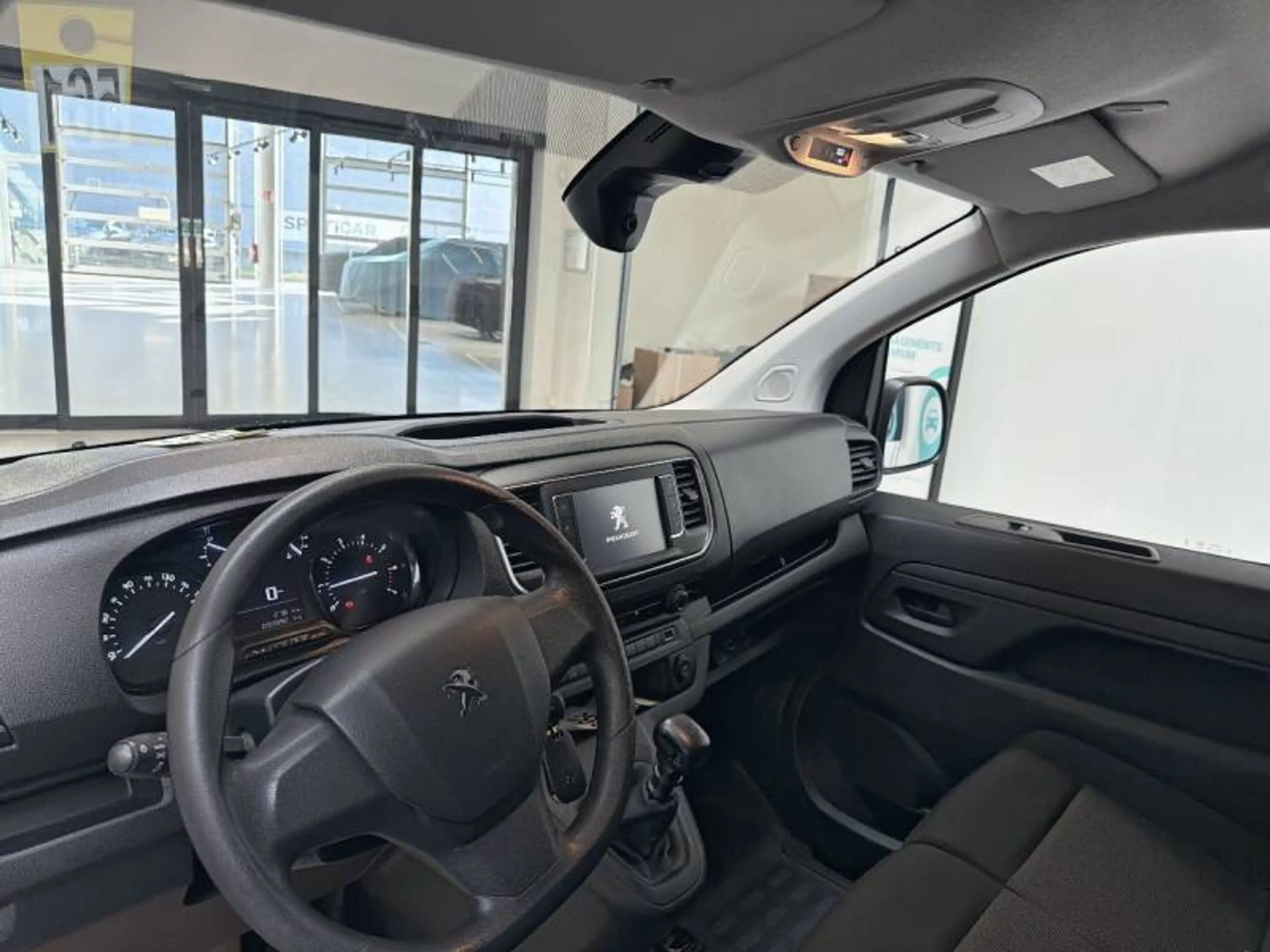 Peugeot Expert 3 Standard L2 2.0 BlueHDi 145 S&S - — photo 8