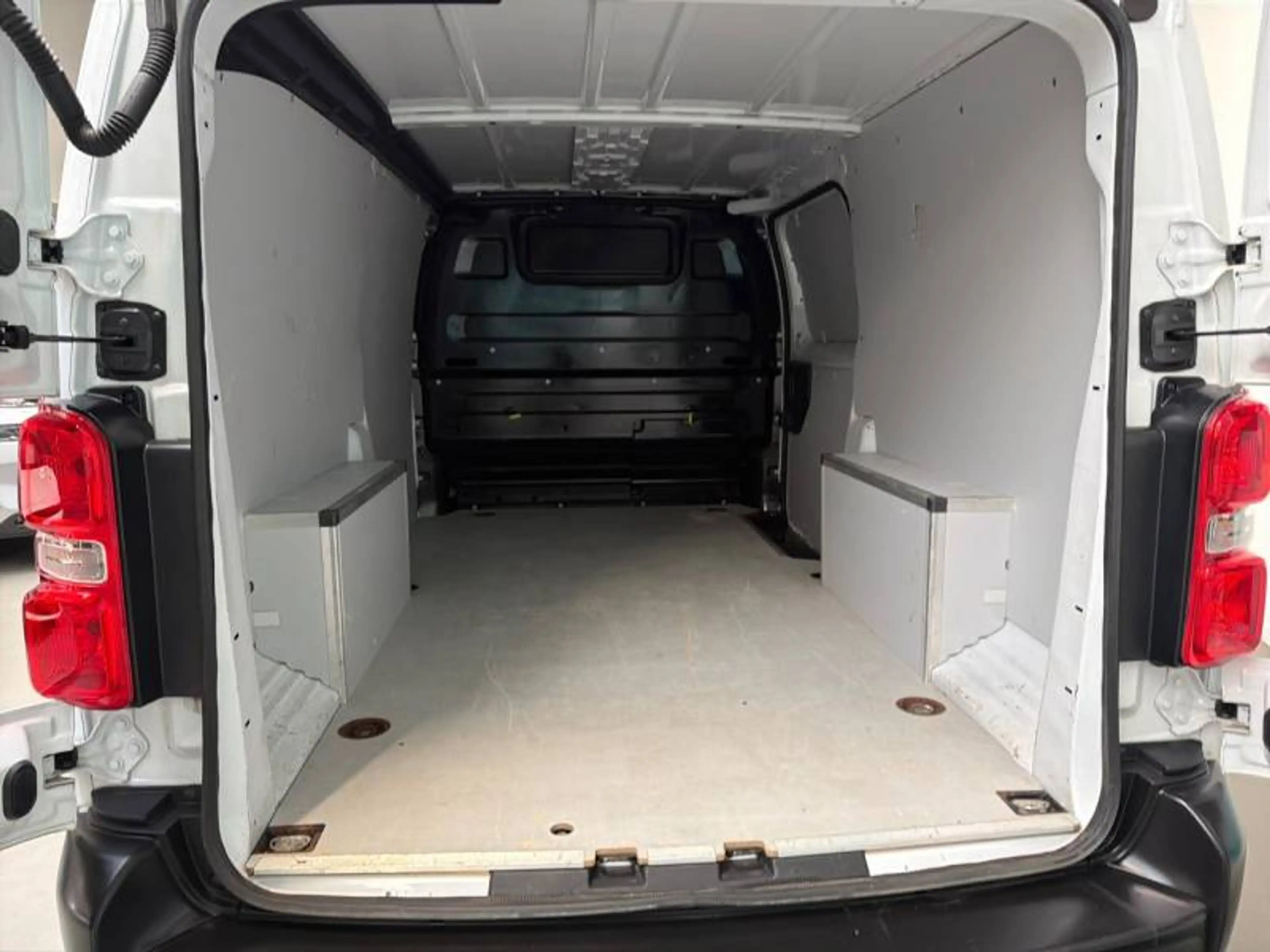 Peugeot Expert 3 Standard L2 2.0 BlueHDi 145 S&S - — photo 6