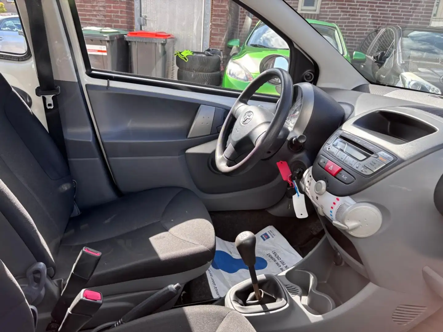 Toyota Aygo 1.0-12V Now Wit - 2
