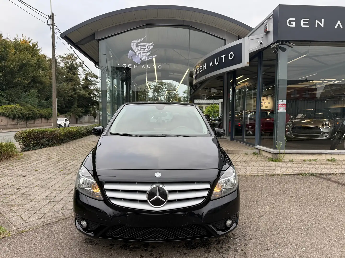 Mercedes-Benz B 180 CDI Optimum Edition GPS Freinage D'urgence Airco Noir - 2
