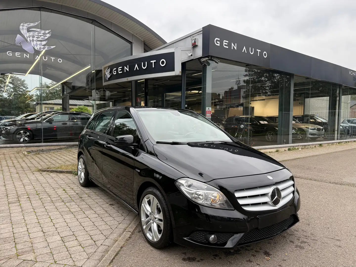Mercedes-Benz B 180 CDI Optimum Edition GPS Freinage D'urgence Airco Noir - 1