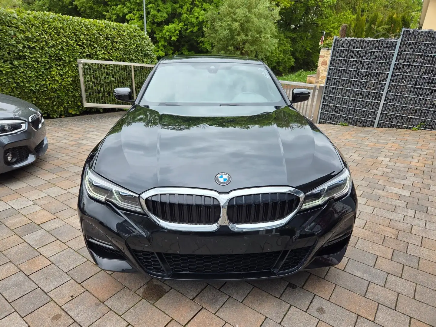 BMW 320 d M Paket Leder HUD LivePR GSHD Laser H/K 19 Schwarz - 2