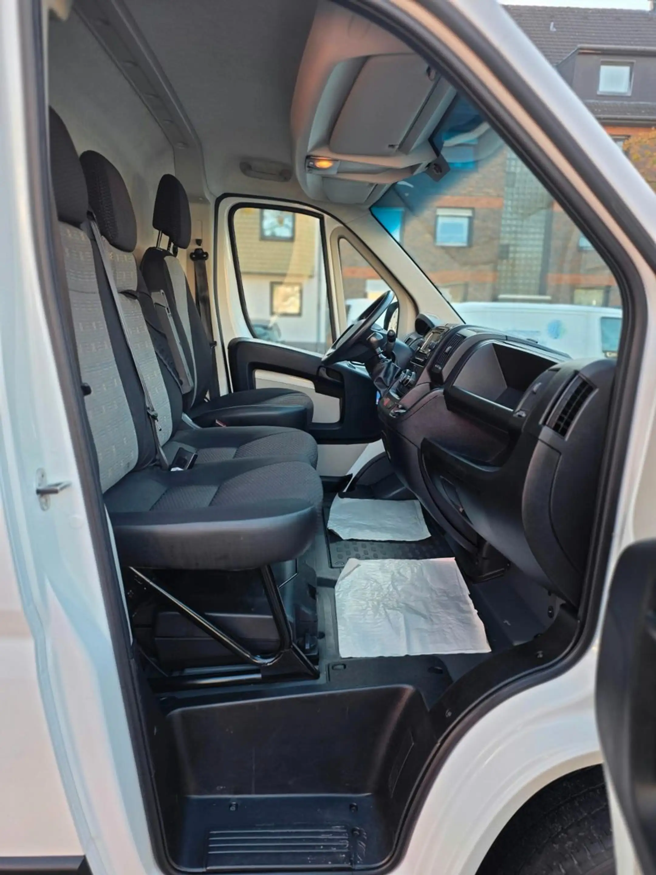 Peugeot Boxer Kasten H2+L1 3.Stz Klima R.Kamera 1.Hand — photo 9