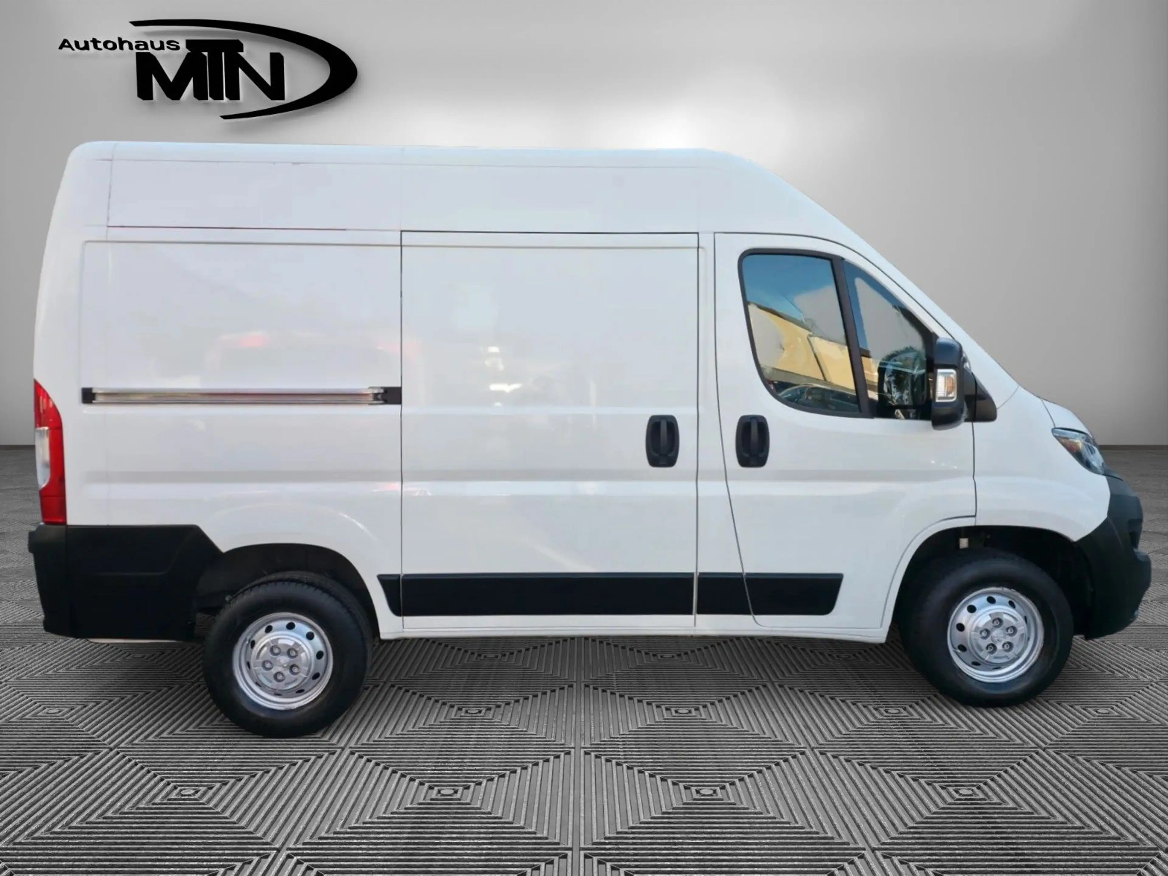 Peugeot Boxer Kasten H2+L1 3.Stz Klima R.Kamera 1.Hand — photo 2