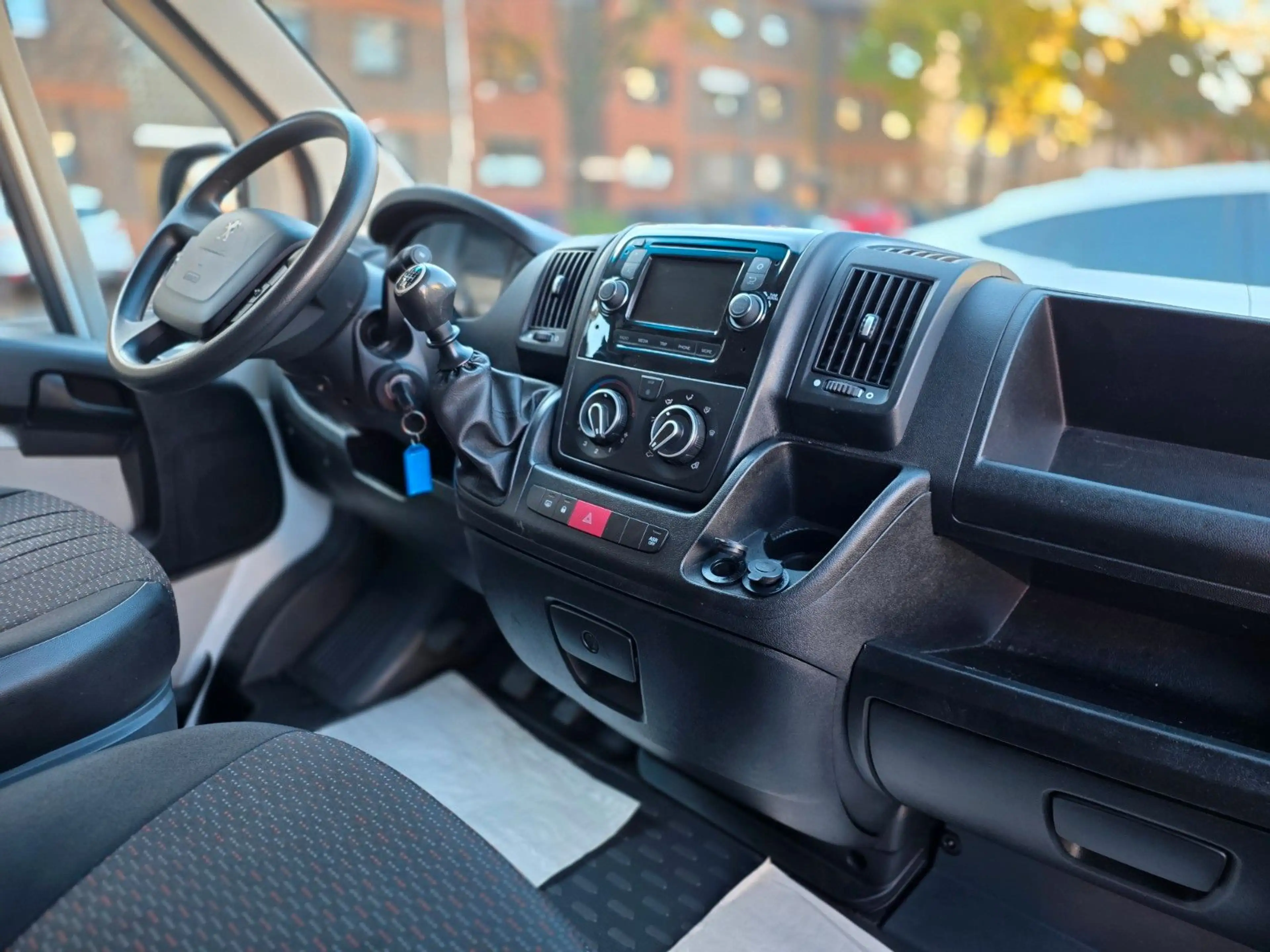 Peugeot Boxer Kasten H2+L1 3.Stz Klima R.Kamera 1.Hand — photo 10