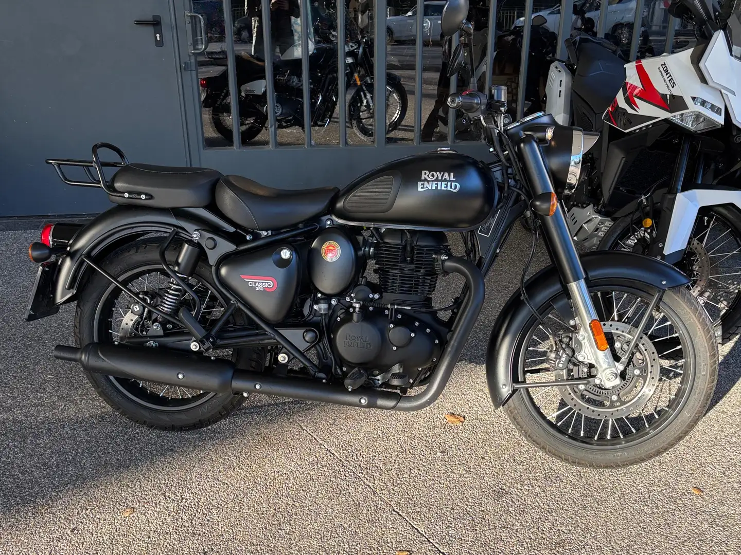 Royal Enfield Classic 350 Nero - 1