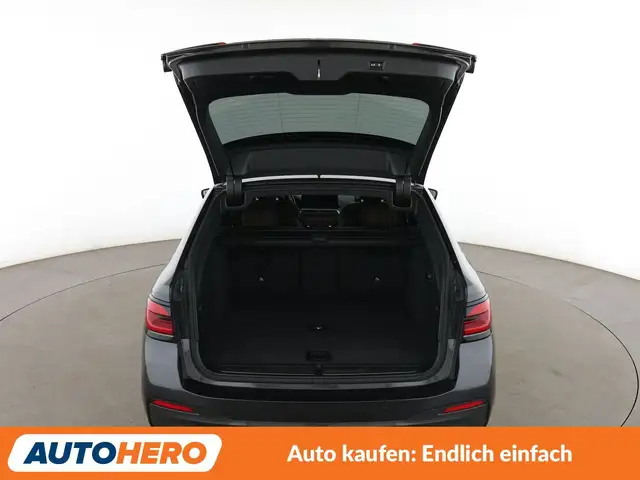 BMW 5 Series view 16