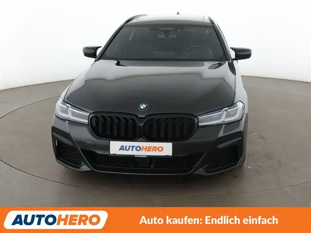 BMW 5 Series view 9