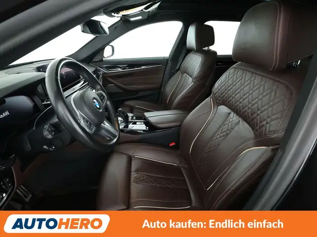 BMW 5 Series view 10