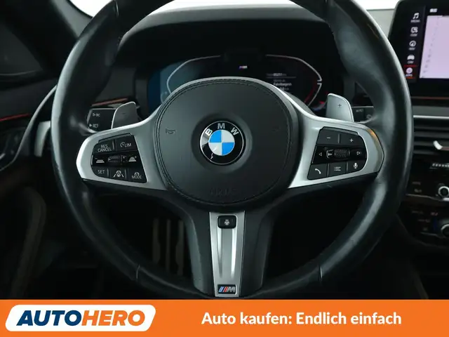 BMW 5 Series view 19