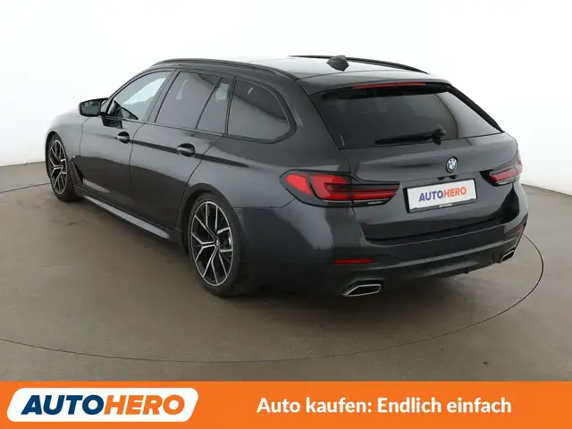 BMW 5 Series view 4