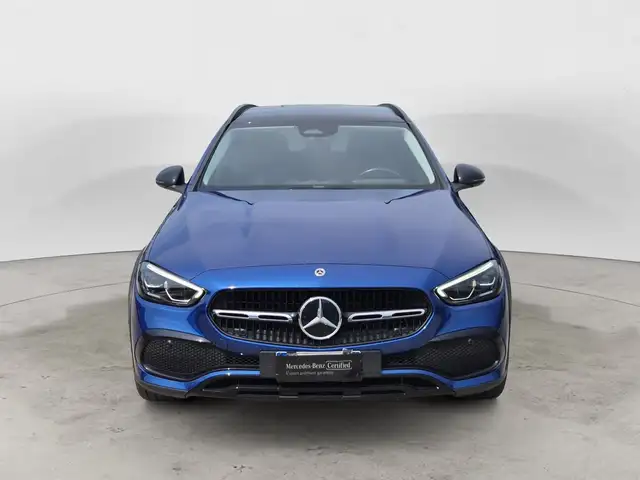 Mercedes-Benz 220 view 2