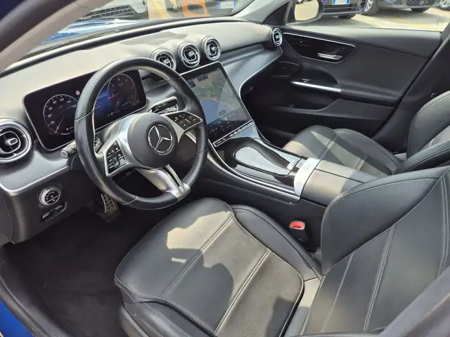Mercedes-Benz 220 view 6