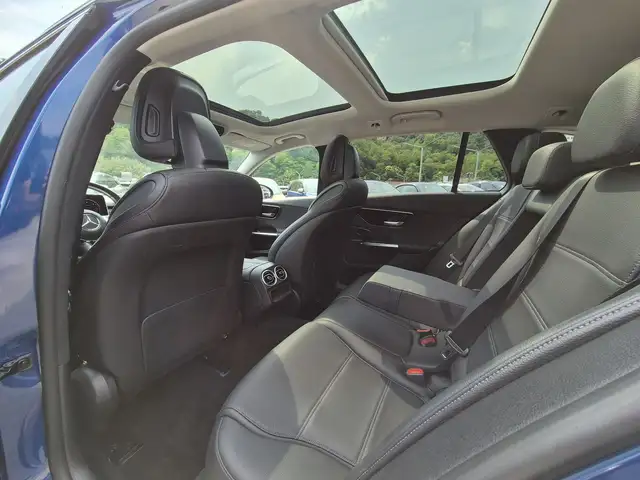 Mercedes-Benz C-Class view 20