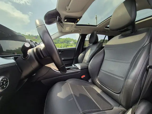Mercedes-Benz C-Class view 19