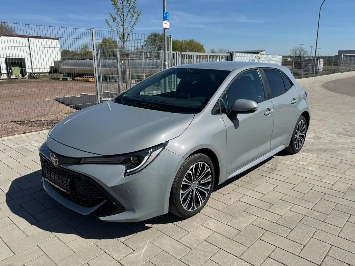 Toyota Corolla *DRIVEMO*LENKHZ**SPUR*ABSTAND*KAM*TOTENW* Grijs - 1