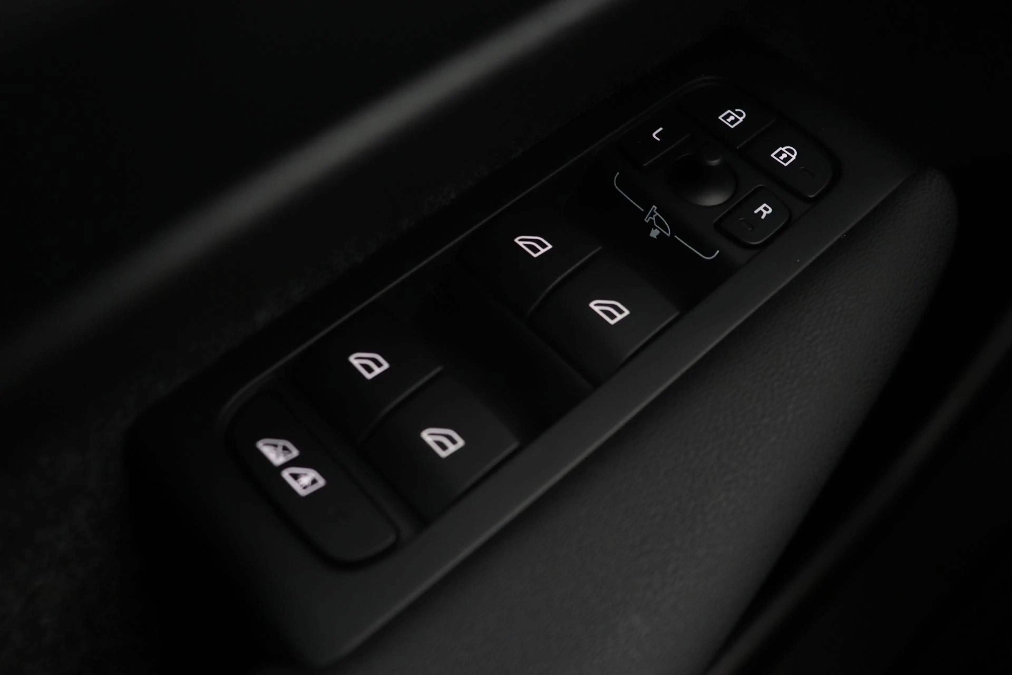 Volvo EX40 Single Motor Extended Range Plus Black Edition | 8 — photo 48