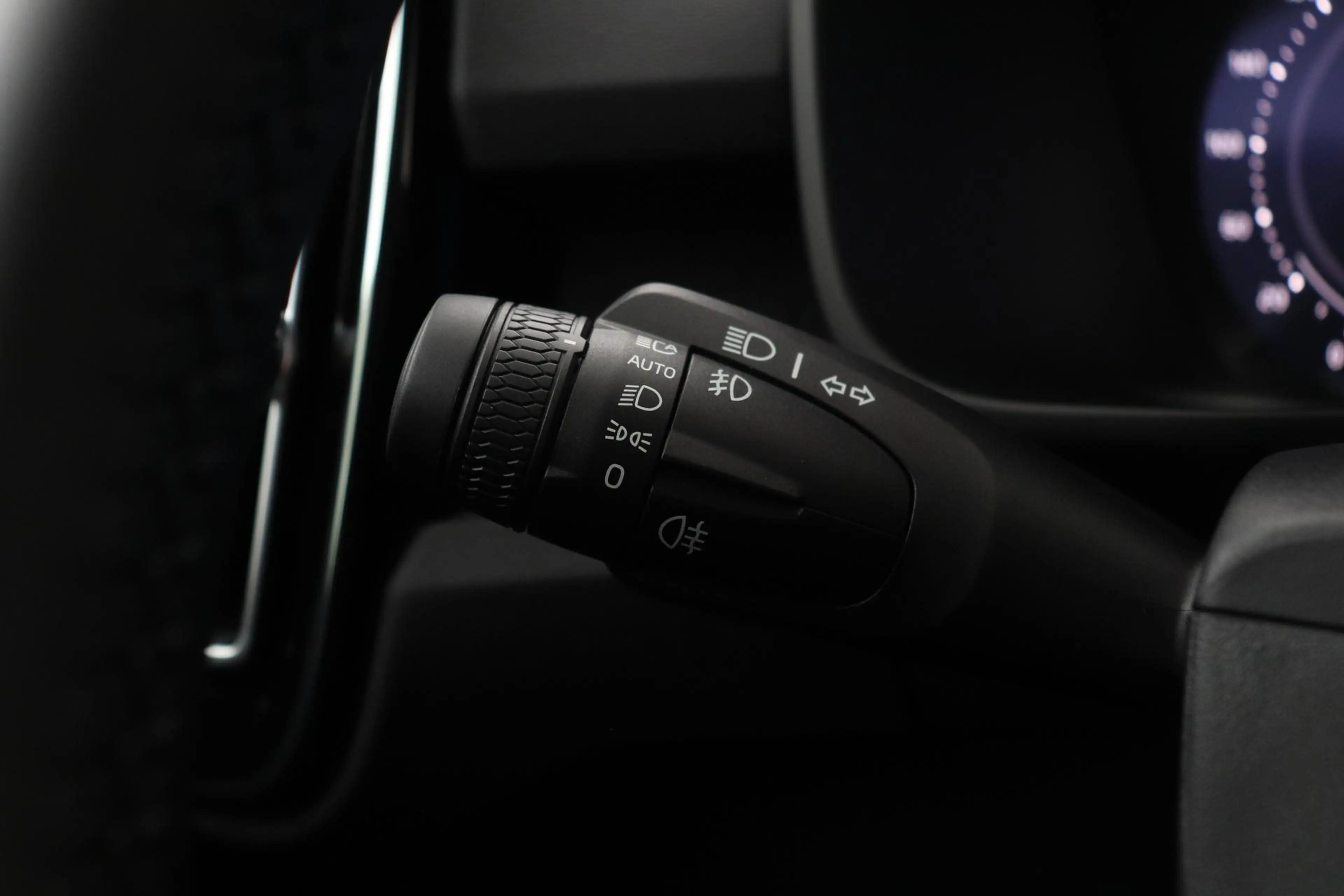Volvo EX40 Single Motor Extended Range Plus Black Edition | 8 — photo 41