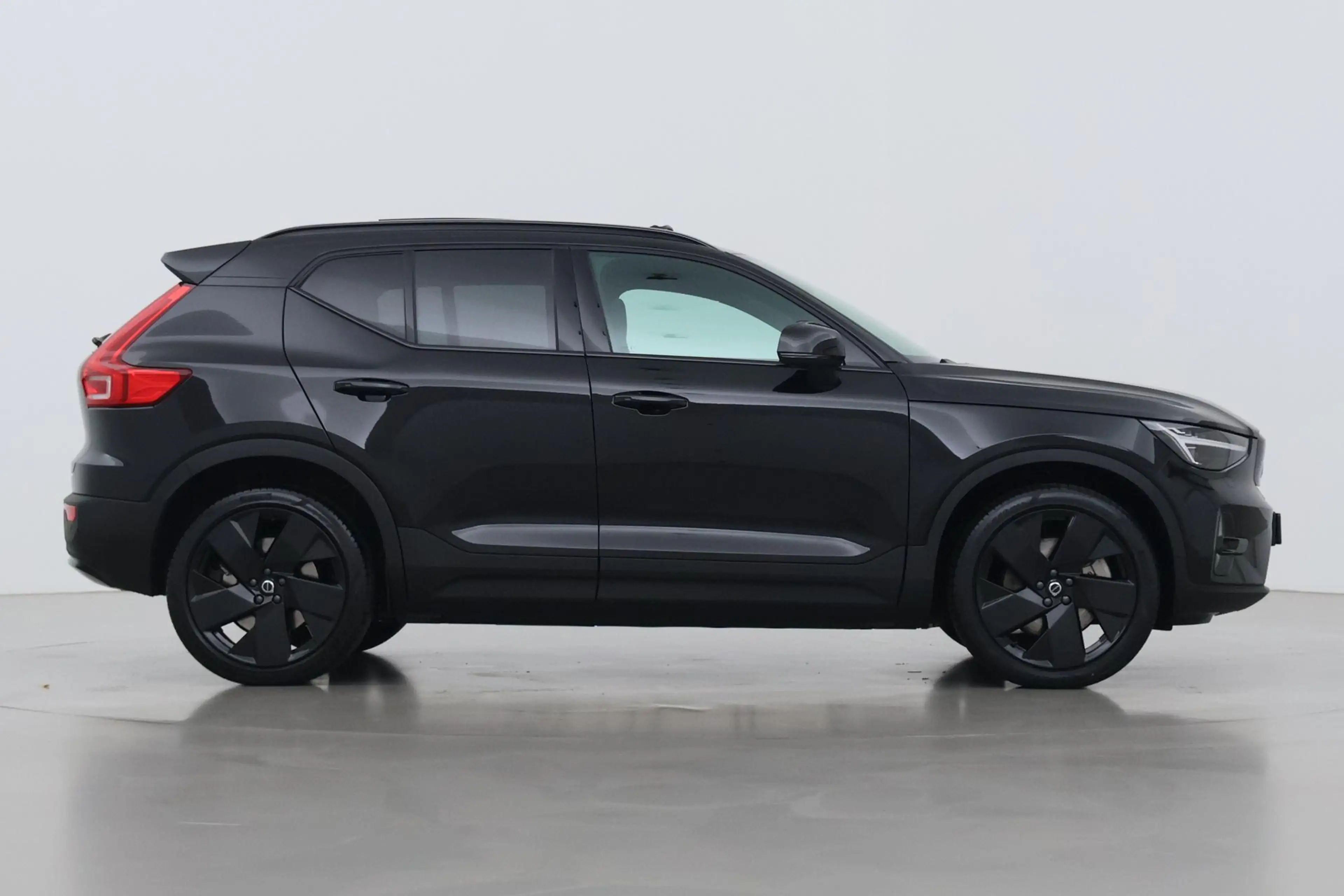Volvo EX40 Single Motor Extended Range Plus Black Edition | 8 — photo 10