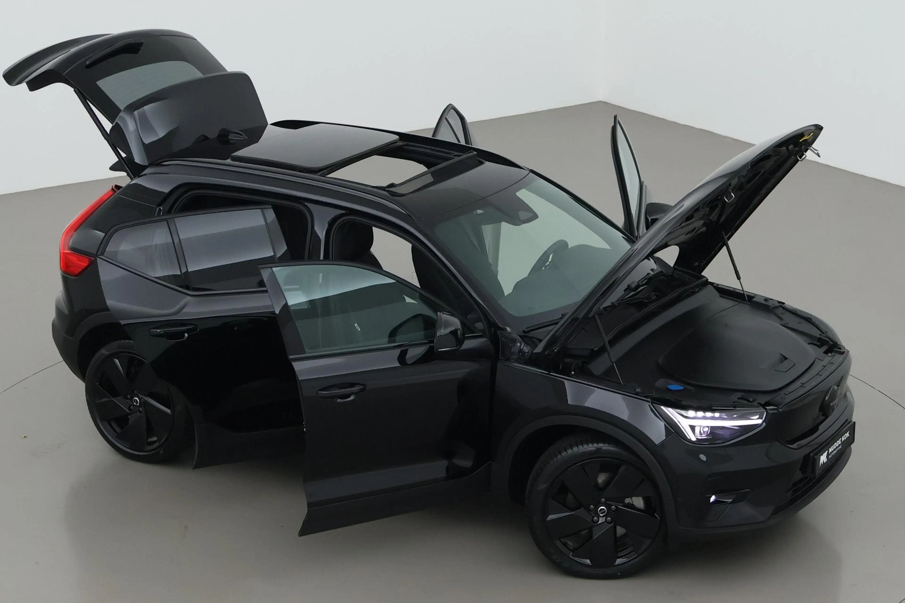 Volvo EX40 Single Motor Extended Range Plus Black Edition | 8 — photo 6