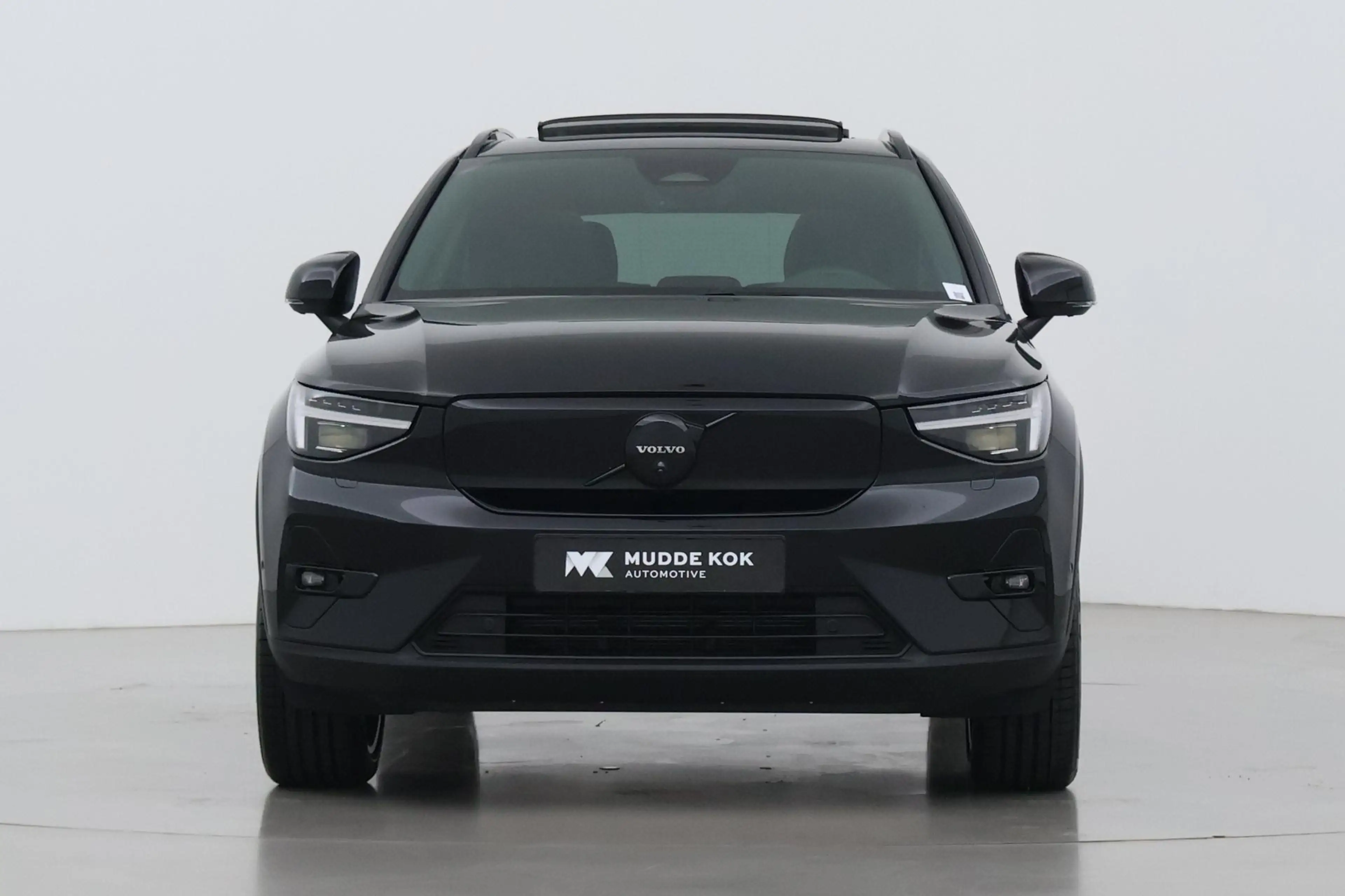 Volvo EX40 Single Motor Extended Range Plus Black Edition | 8 — photo 16