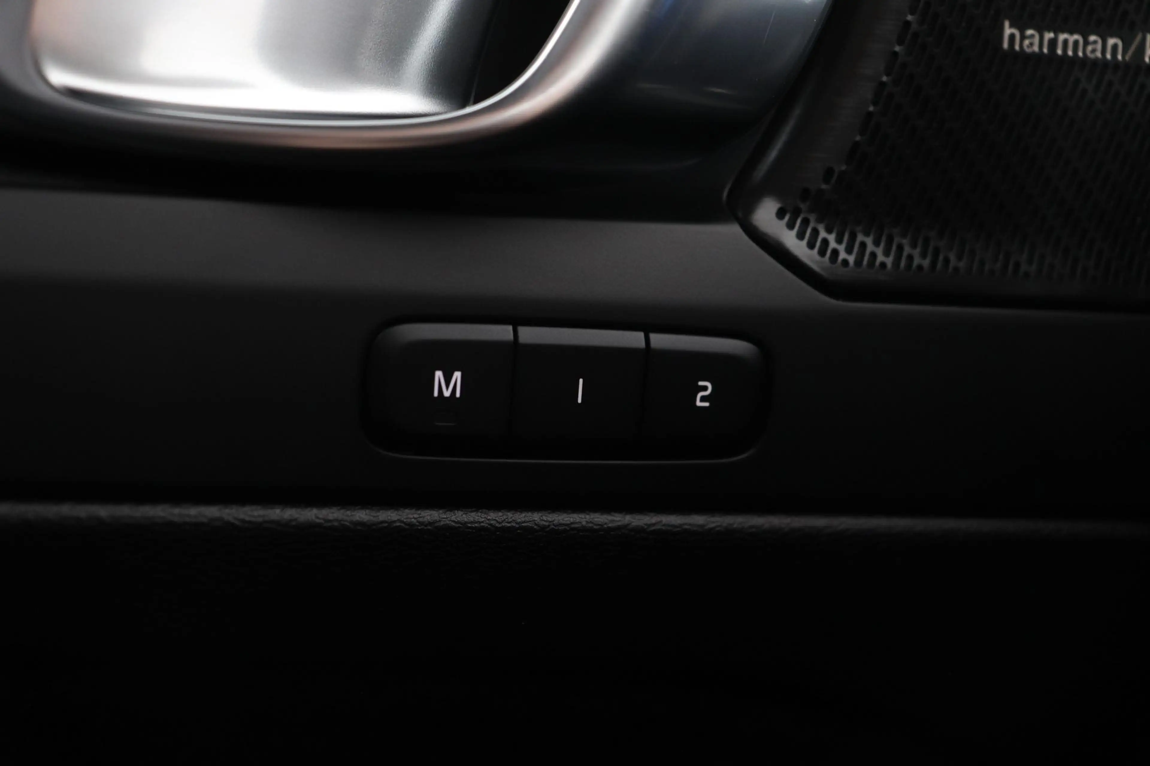 Volvo EX40 Single Motor Extended Range Plus Black Edition | 8 — photo 45