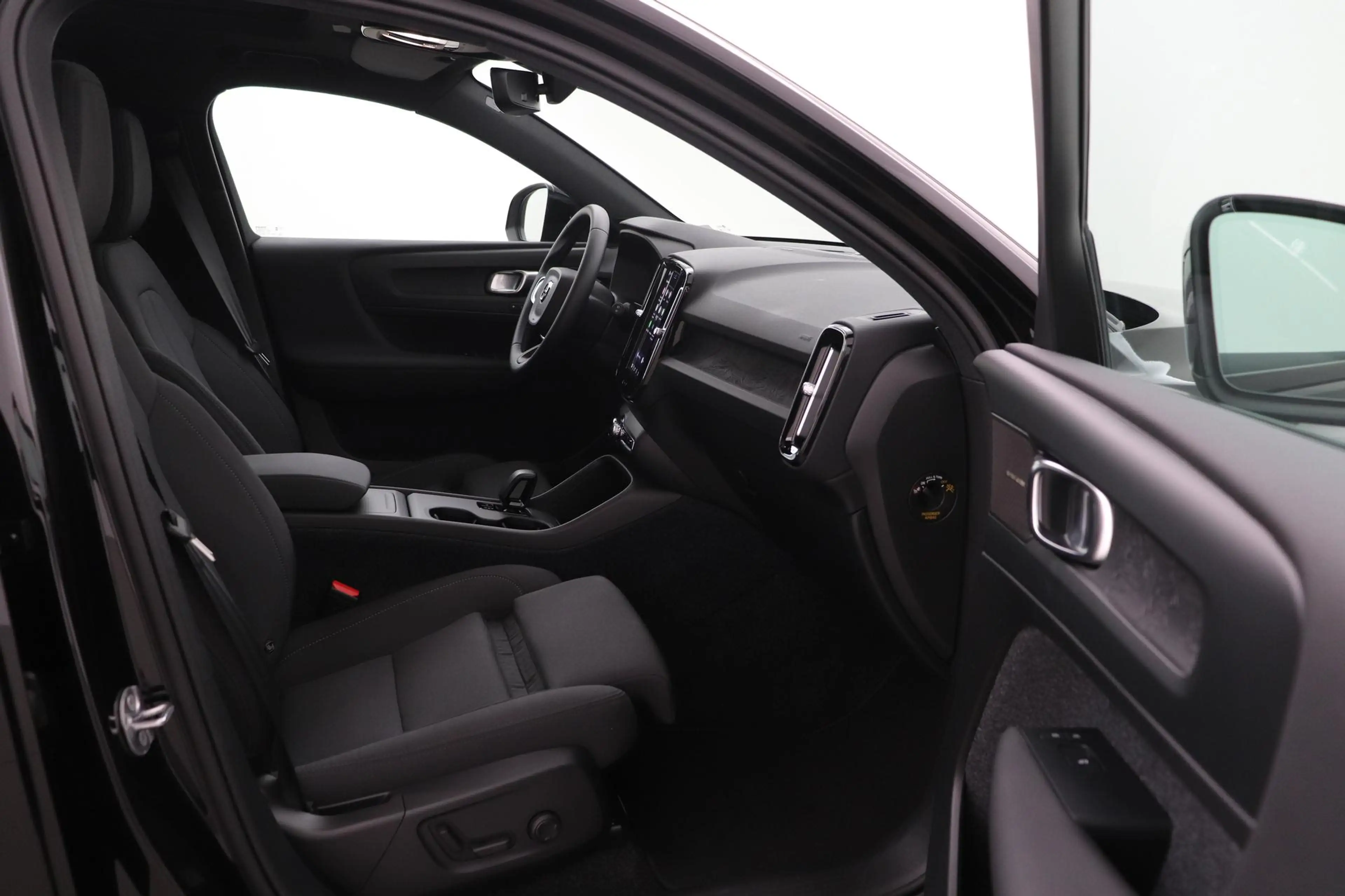Volvo EX40 Single Motor Extended Range Plus Black Edition | 8 — photo 5