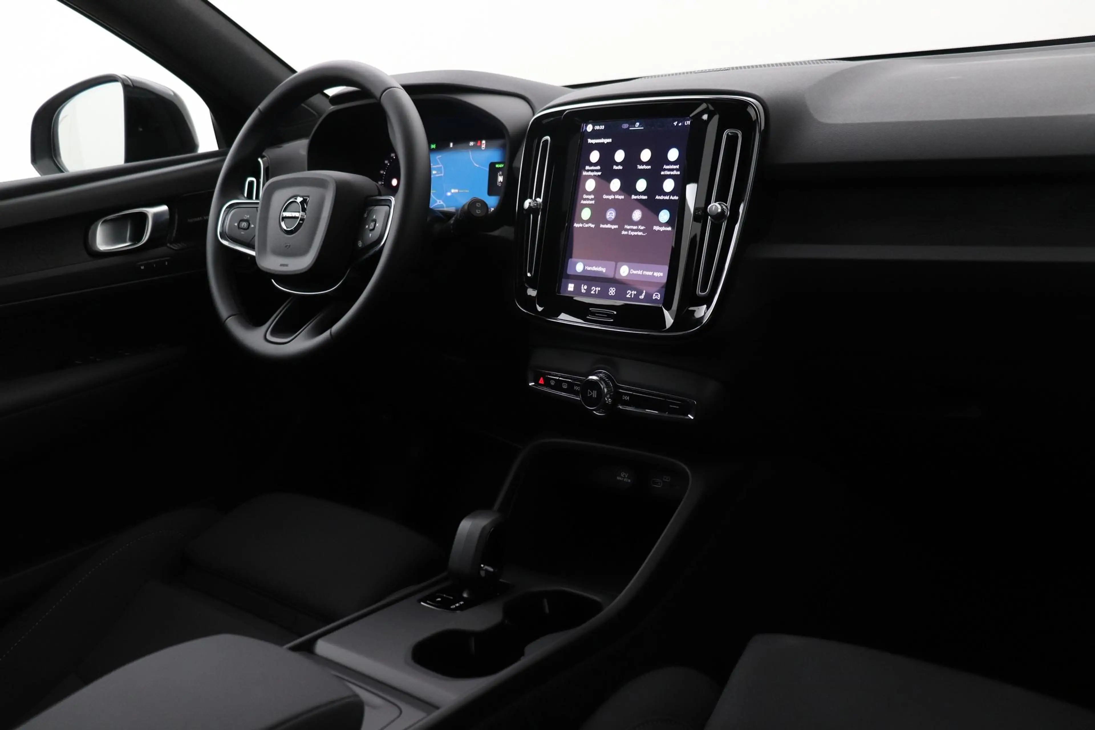 Volvo EX40 Single Motor Extended Range Plus Black Edition | 8 — photo 17