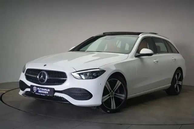 Mercedes-Benz 220 view 3