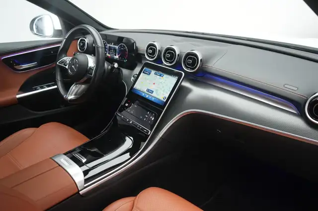 Mercedes-Benz 220 view 8