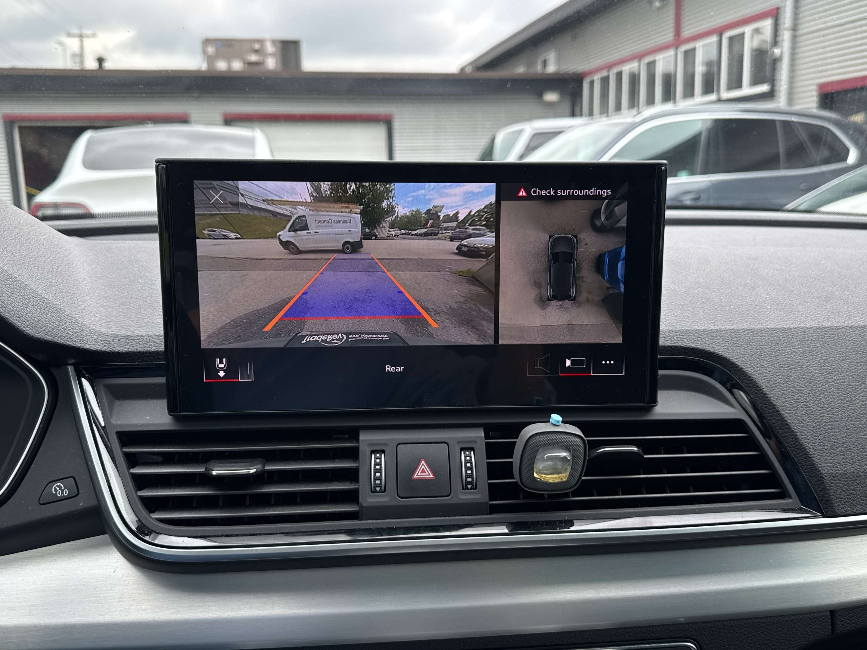 2024 Audi Q5 Progressiv 45 TFSI S-Line quattro thumb 6