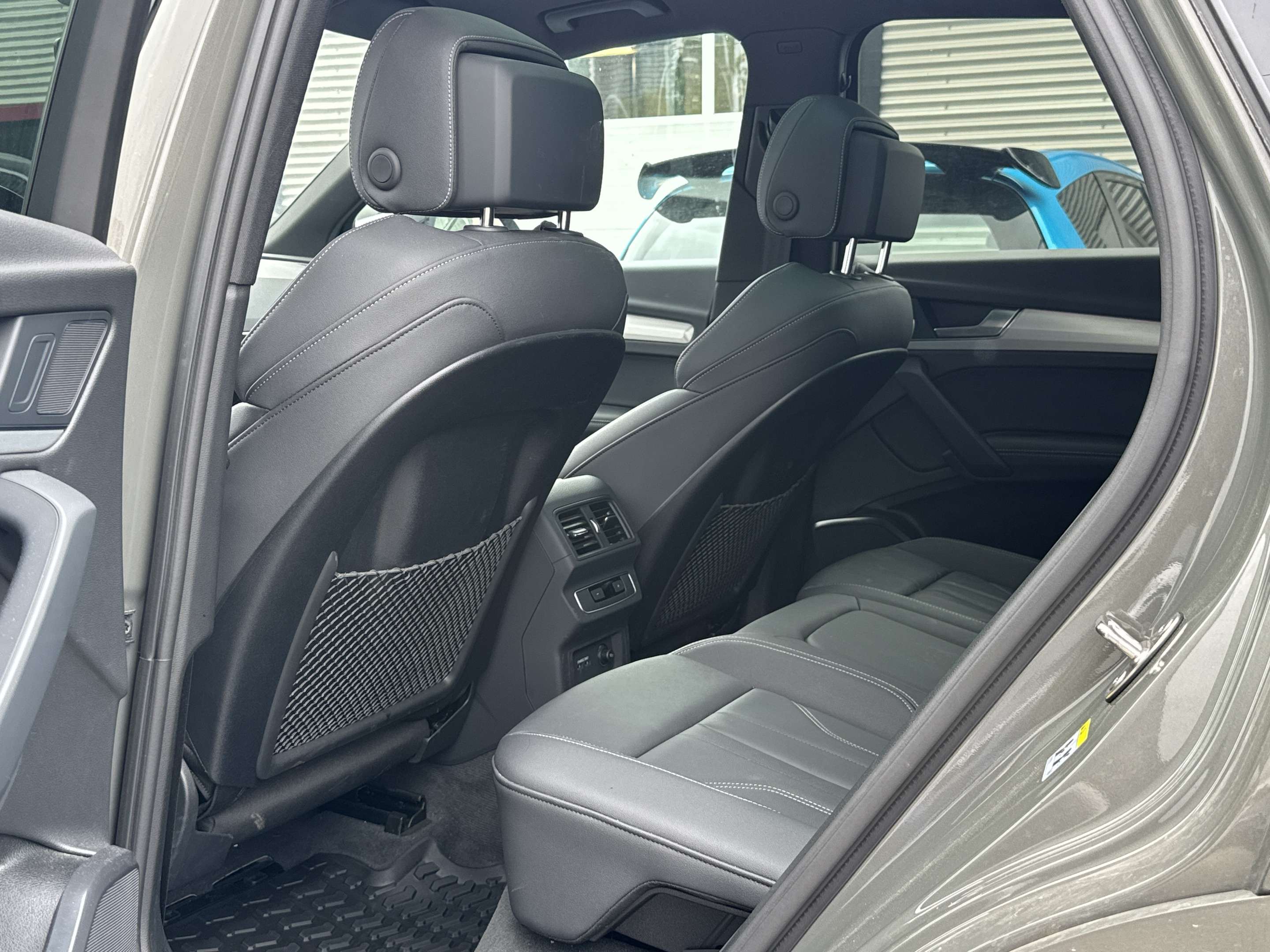 2024 Audi Q5 Progressiv 45 TFSI S-Line quattro thumb 8