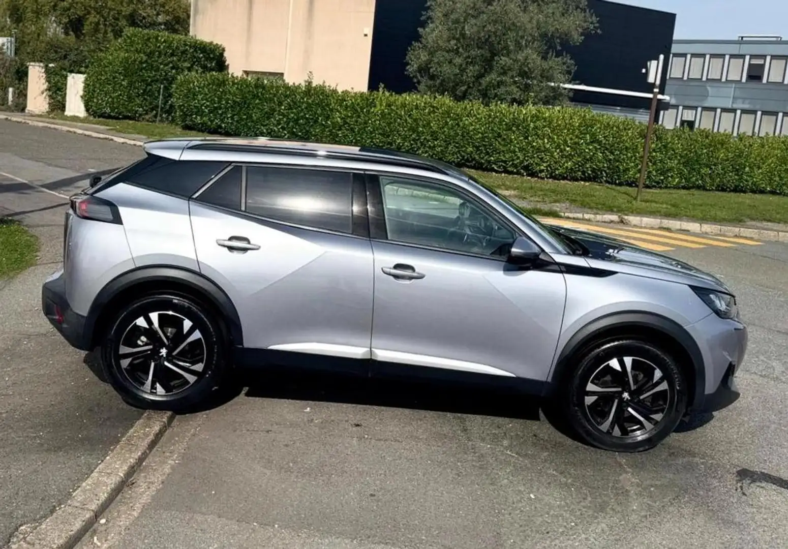 Peugeot 2008 1.2 PT 130CV EAT8 ALLURE BUSINESS 10000HT DISTRIB NEUVE ENTRETIEN COMPLET ET A JOUR TBE Gris - 2